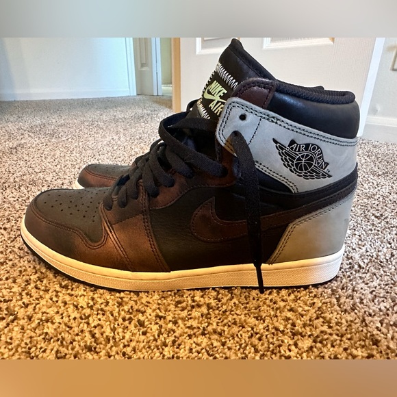 Jordan 1 mid, size 10, and never been worn.  Black, brown, and grey - Picture 3 of 4